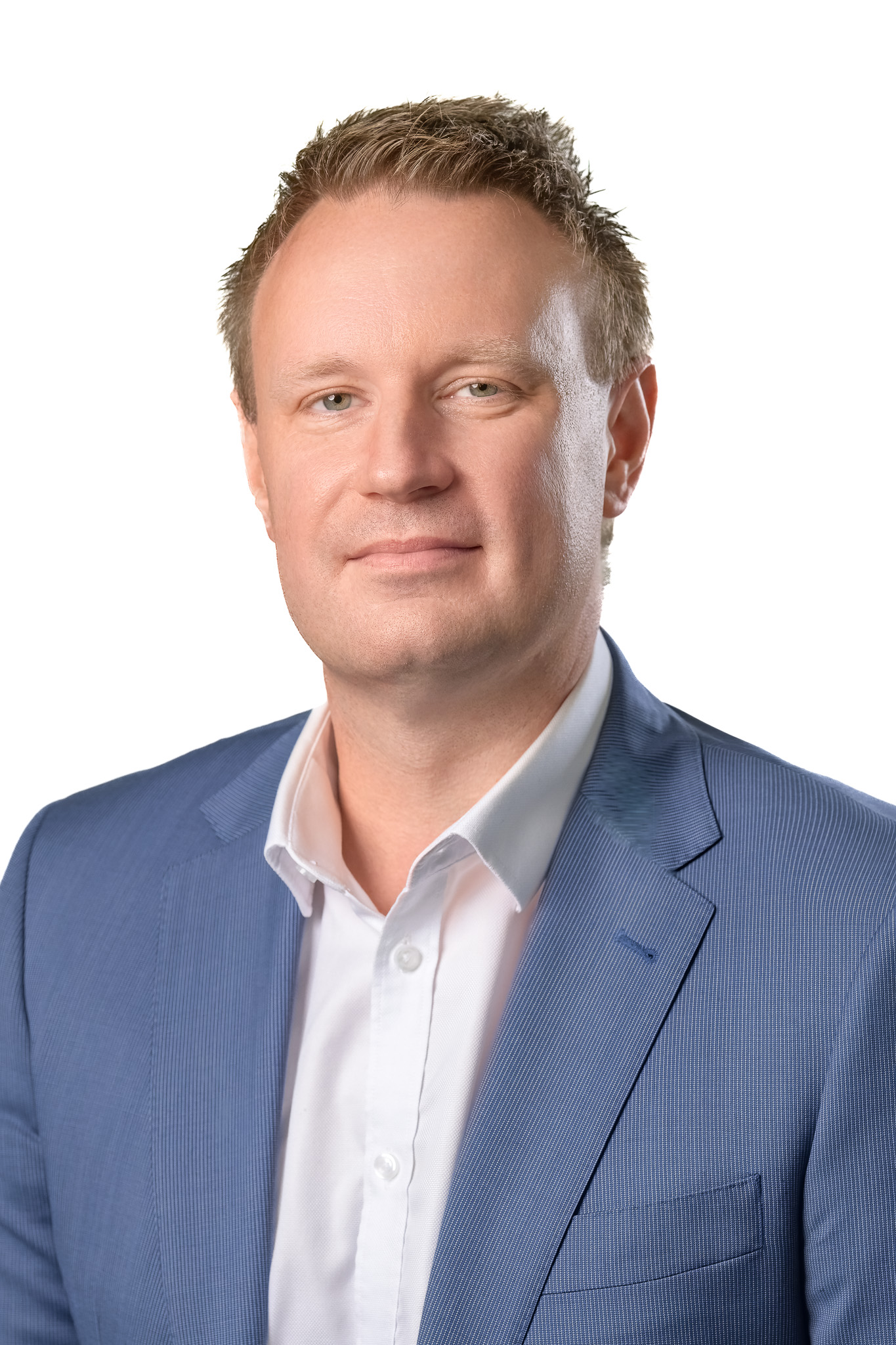 Man in suit against white background looking to the camera.