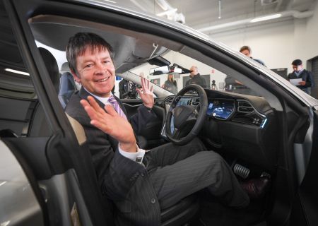Minister for Roads in the new highly automated car